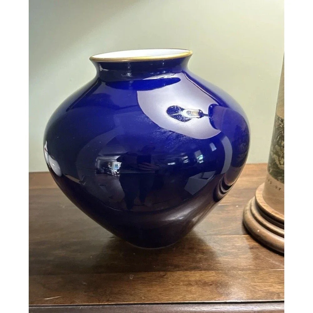 Fukagawa Seiji Arita Japan Cobalt Blue Gold Chrysanthemum Porcelain Vase Large